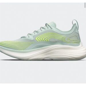 APL Streamline athletic shoe size 8